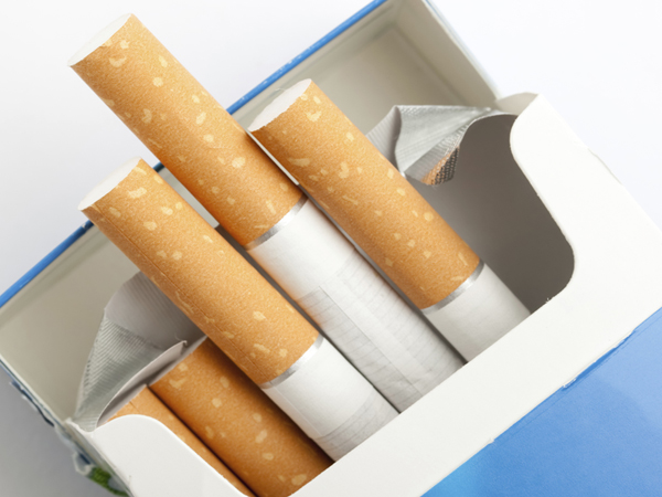 ಸಿಗರೇಟು ಸೇವಿಸುವುದು ಫ್ಯಾಷನ್