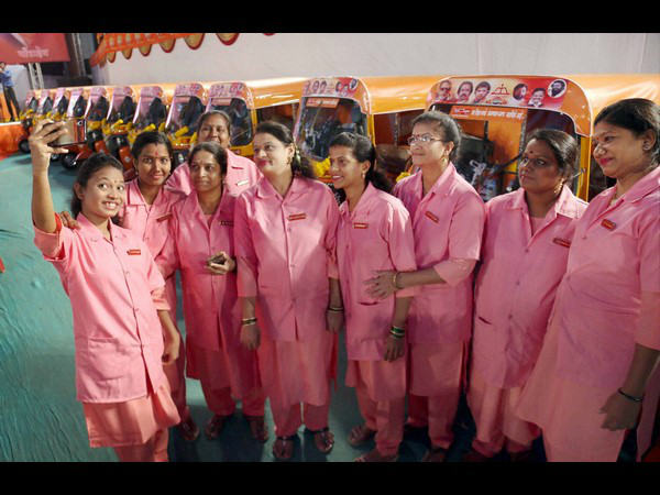 ಮುಂಬೈನ ಪಿಂಕ್ ಆಟೋ