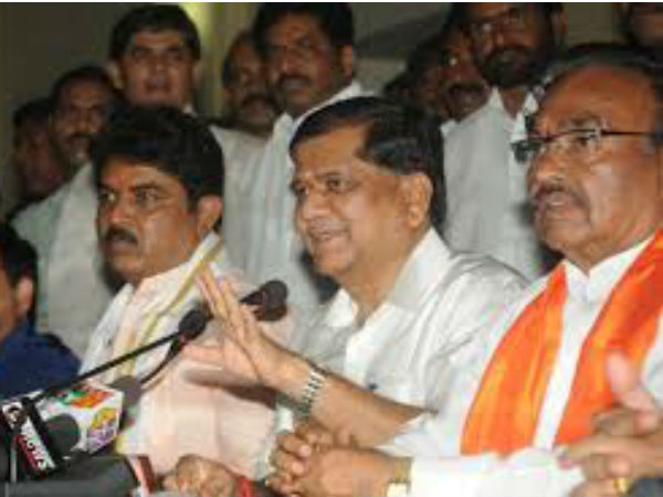 ಈಶ್ವರಪ್ಪಗೆ ಯಡಿಯೂರಪ್ಪ ಕಟ್ಟೆಚ್ಚರ ಈಶ್ವರಪ್ಪಗೆ ಯಡಿಯೂರಪ್ಪ ಕಟ್ಟೆಚ್ಚರ