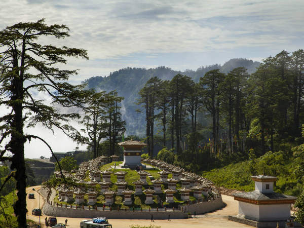 ರಾಷ್ಟ್ರೀಯ ಉಡುಪು - ಬಣ್ಣದ ಬೆಡಗು ರಾಷ್ಟ್ರೀಯ ಉಡುಪು - ಬಣ್ಣದ ಬೆಡಗು