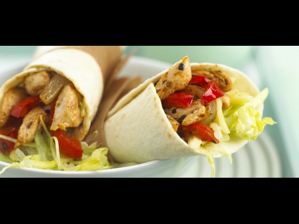 ಬರ್ಗರ್, ಸಾಸ್ ಜತೆ ರುಚಿಕಟ್ಟಾದ ಊಟ 