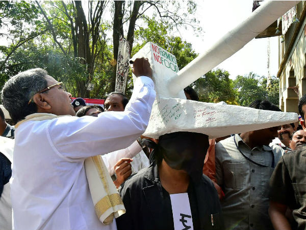 ನೇಗಿಲ ಪ್ರತಿರೂಪದ ಮೇಲೆ ಸಹಿ