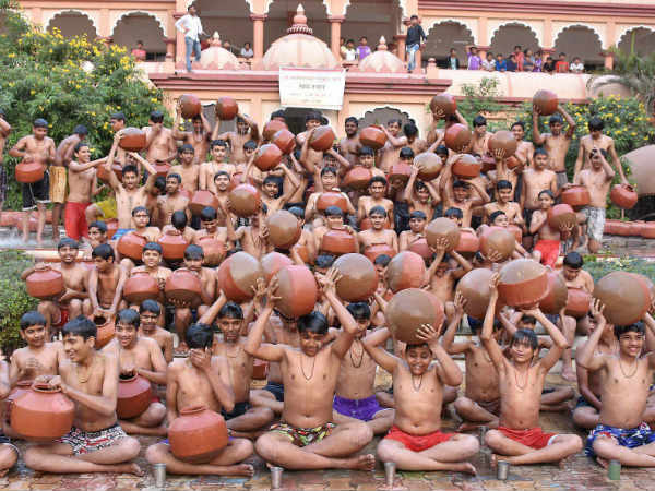 ವಿದ್ಯಾರ್ಥಿಗಳ ಮಾಘ ಸ್ನಾನ