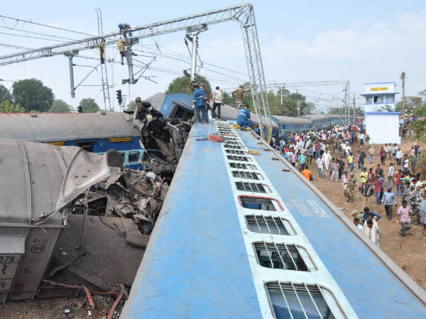 ಭಯಂಕರವಾಗಿ ಅಲ್ಲಾಡಿದ ರೈಲು