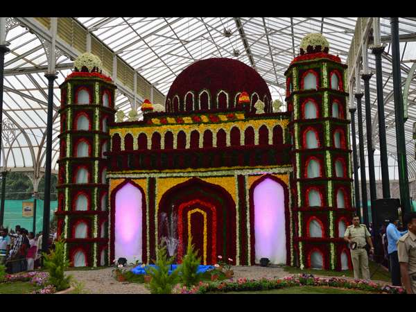 ಗೋಳಗುಮ್ಮಟ ನೋಡಲು ಗಡಿಬಿಡಿ 