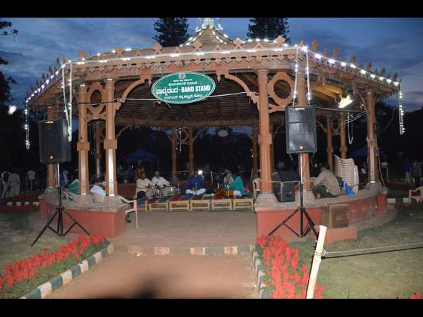 ಮಧುರ ಗಾನ ಮೊಳಗಿತ್ತಾ... 