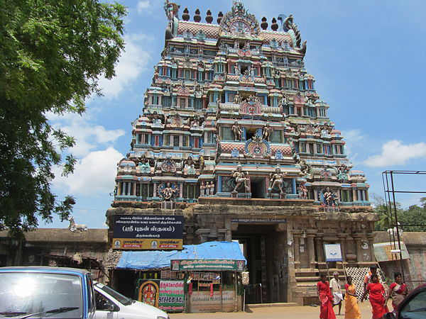 ಹತ್ತಿಯ ಬತ್ತಿಯಲ್ಲಿ ದೀಪ ಹಚ್ಚಿ