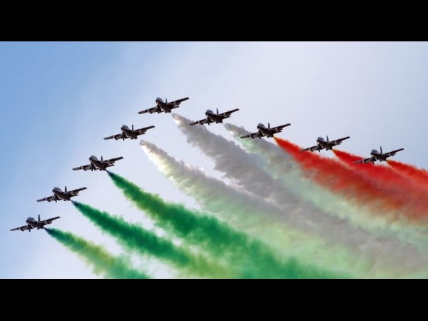 ಬಾನಂಗಳದಲ್ಲಿ ವಿಮಾನಗಳ ಹಾರಾಟ 