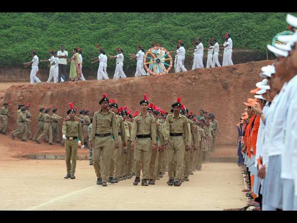 ಆಕರ್ಷಕ ಪೆರೇಡ್ 