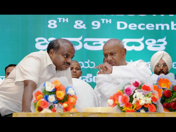 ರಾಜಕೀಯದಲ್ಲಿ ಮುಂದುವರಿಯಬೇಕು-ಎಚ್ಡಿಕೆ