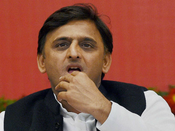 Mulayam-Akhilesh take fight over 'cycle' to EC Mulayam-Akhilesh take fight over 'cycle' to EC