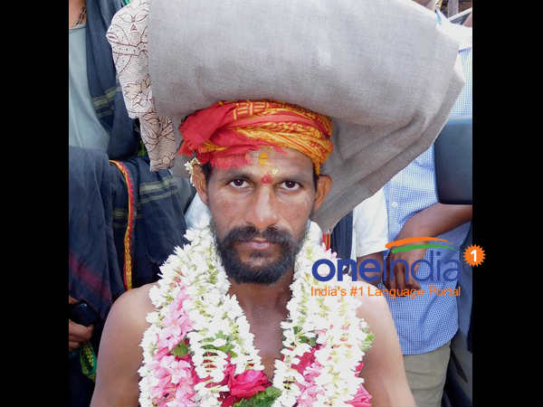 Ayyappa Swamy devotee arrives mangaluru by padayatra thousand km from Kashmir Ayyappa Swamy devotee arrives mangaluru by padayatra thousand km from Kashmir
