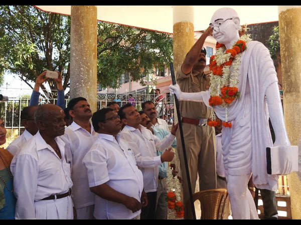 Pay tribute to Mahatma Gandhi on his death anniversary Pay tribute to Mahatma Gandhi on his death anniversary