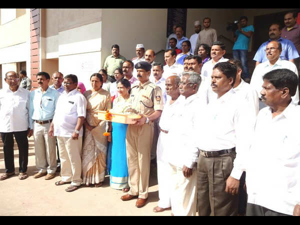 Pay tribute to Mahatma Gandhi on his death anniversary Pay tribute to Mahatma Gandhi on his death anniversary