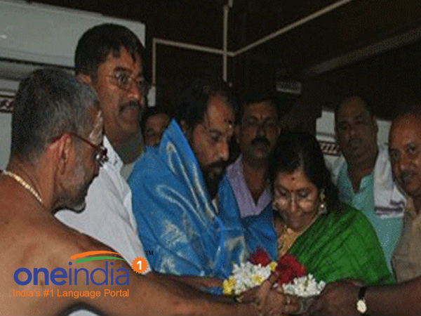 Yesudas celebrates his birthday at Kollur mookambika temple 