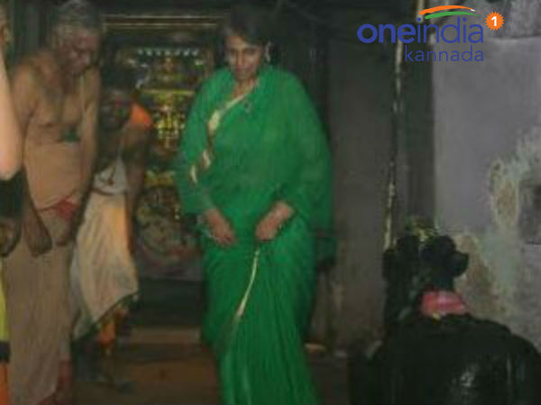 Pramoda Devi offers special pooja in Mysuru on Shivaratri