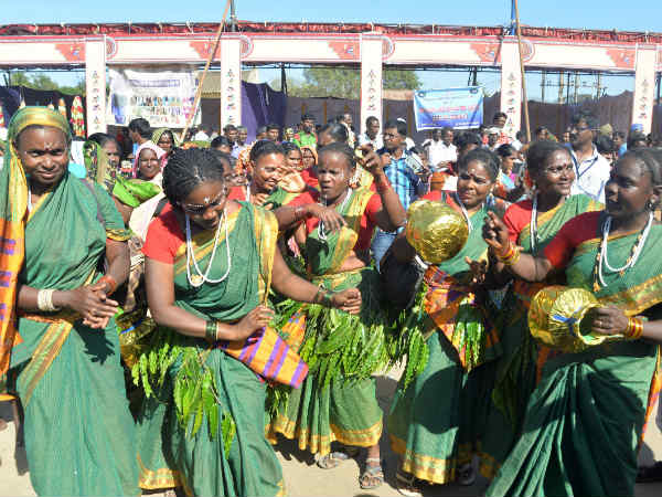 ಆದಿವಾಸಿಗಳಿಂದ ಸ್ವಾಗತ