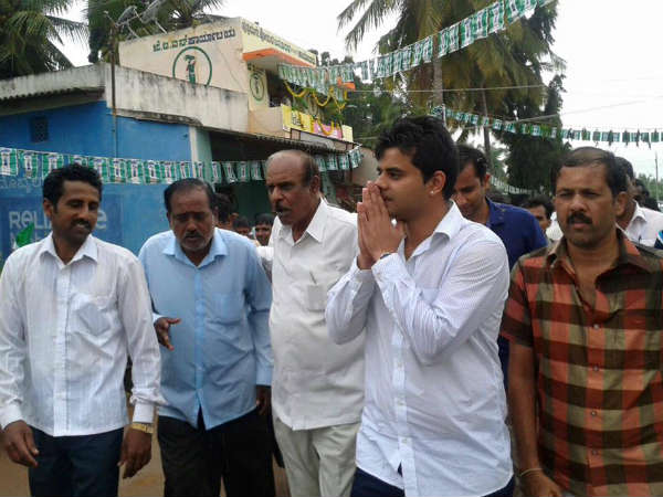  ರೇವಣ್ಣ ಪುತ್ರ ಪ್ರಜ್ವಲ್ ರಾಜಕೀಯ ಎಂಟ್ರಿ