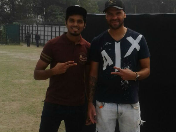 ಫೋಟೋಕ್ಕಾಗಿ ಜಂಟಿ ಪೋಸು