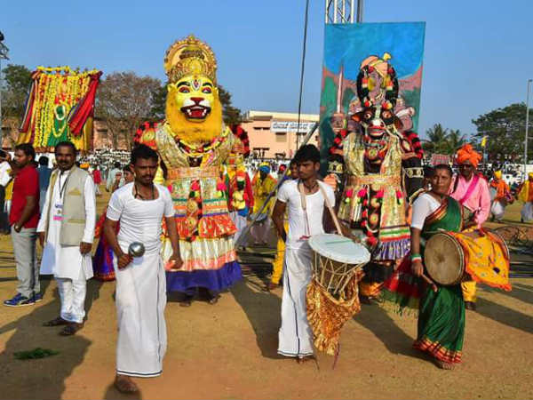 500 ಹೆಚ್ಚು ಕಲಾವಿದರು