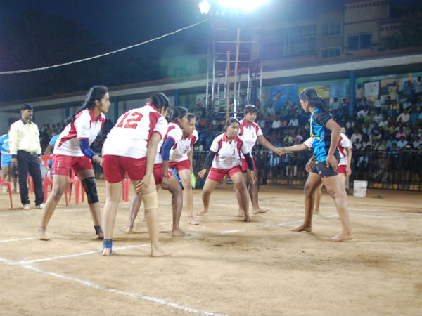 ರೋಚಕ ಹಣಾಹಣಿ ರೋಚಕ ಹಣಾಹಣಿ