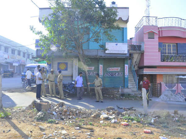 Unidentified man was Crushed to death at Udayagiri in the Mysuru city