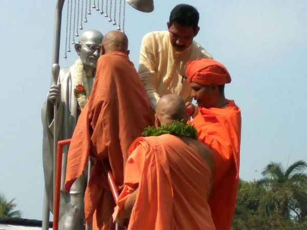 ಗಾಂಧಿ ಪ್ರತಿಮೆಗೆ ಮಾಲಾರ್ಪಣೆ