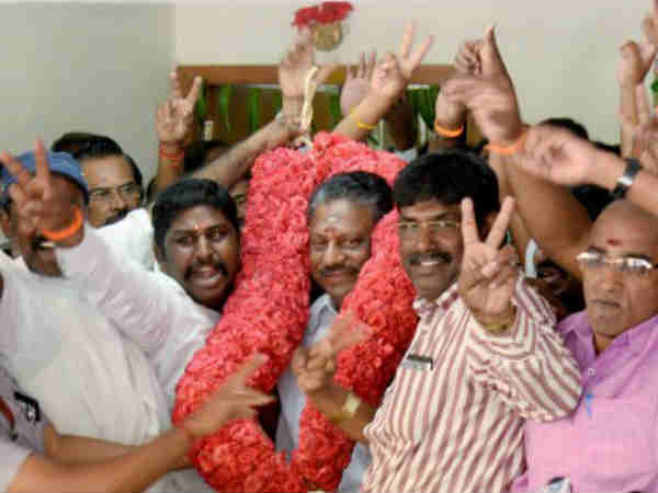 ಬೆಂಬಲಿಗರ ಅಭಿಮಾನ