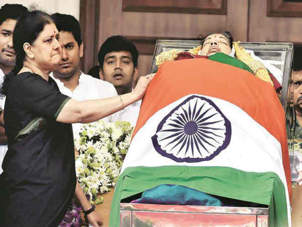 ಮನ್ನಾರ್ ಗುಡಿ ಗ್ಯಾಂಗ್ ಅನ್ನು ಒಳಗೆ ಬಿಟ್ಟಿದ್ದು