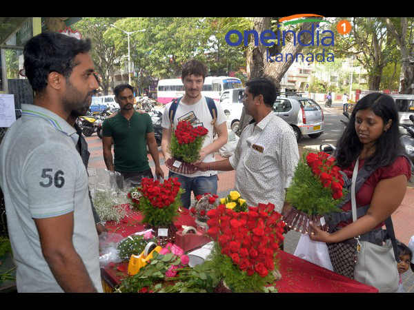 ಮೊಬೈಲ್ ಶಾಪ್ ಗಳಲ್ಲಂತೂ ಬಂಪರ್ ಆಫರ್..