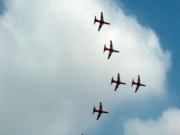 4ರಿಂದ 5 ಮೀಟರ್ ಅಂತರದಲ್ಲಿ ಏರೋಬ್ಯಾಟಿಕ್