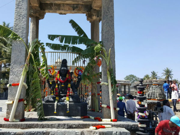 ವಿಷ್ಣು ದೇಗುಲದಲ್ಲಿ ಶಿವನ ಮೂರ್ತಿ ವಿಷ್ಣು ದೇಗುಲದಲ್ಲಿ ಶಿವನ ಮೂರ್ತಿ