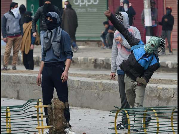 ಹಾದಿತಪ್ಪಿದ ಯುವಕರ ಅಟ್ಟಹಾಸ 