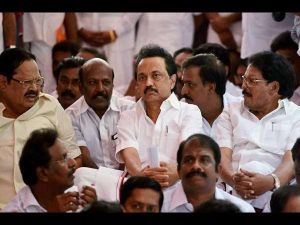 ಕೂಗಾಟ, ಹಾರಾಟ