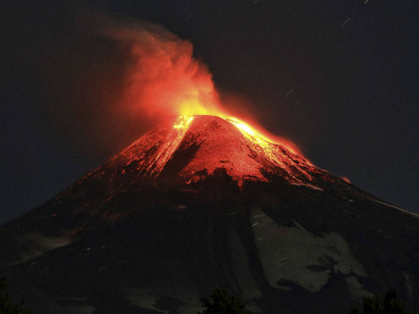 ರಾತ್ರಿ ಚಿಮ್ಮುತ್ತಿದೆ ಲಾವಾ ರಸ