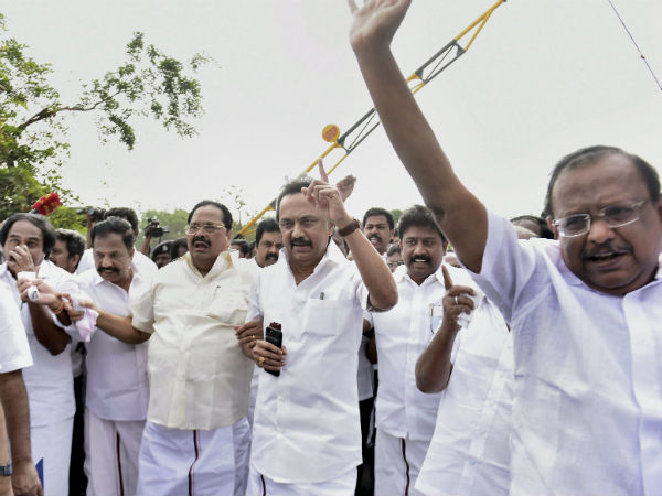 ಮರೀನ್ ಬೀಚಿನಲ್ಲಿ ಸತ್ಯಾಗ್ರಹ