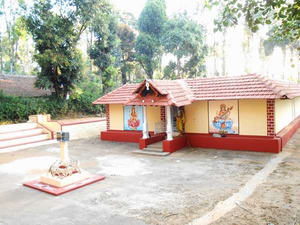 ಚೌಂಡಿ ಬನದಲ್ಲಿ ಪೂಜೆ
