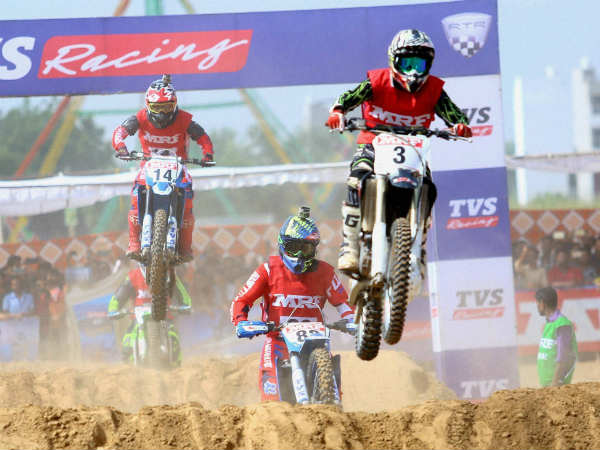 ಕೋಲಾರದಲ್ಲಿ ಬೈಕ್ ರೇಸ್ ಕೋಲಾರದಲ್ಲಿ ಬೈಕ್ ರೇಸ್