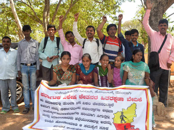 Senior Kannada activist Vatal Nagaraj protests in Mysore Railway Station,