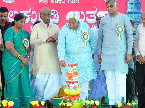 Lakkundi in Gadag is no less than historical Hampi