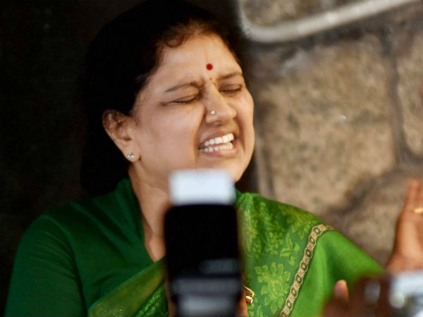 ಯಾರನ್ನೂ ಬಿಡುತ್ತಿರಲಿಲ್ಲ ಶಶಿಕಲಾ ನಟರಾಜನ್ ಯಾರನ್ನೂ ಬಿಡುತ್ತಿರಲಿಲ್ಲ ಶಶಿಕಲಾ ನಟರಾಜನ್