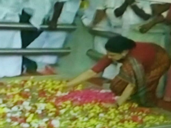 Surrender Now : Supreme Court orders Sasikala Natarajan