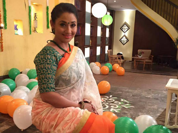 Actress Shruti Ulfat and four others arrested for posting pictures with a cobra