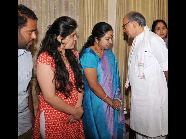 ಗೀತಾ ಮಹದೇವ ಪ್ರಸಾದ್ ಕಣಕ್ಕೆ