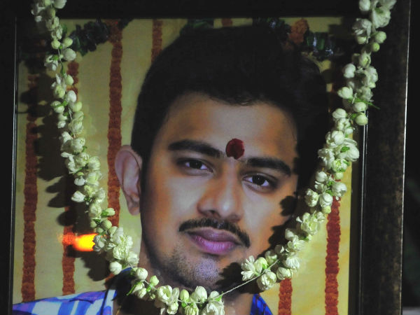 ಫುಟ್ಬಾಲ್ ನೋಡಲೆಂದು ಹೋಗಿದ್ದರು ಫುಟ್ಬಾಲ್ ನೋಡಲೆಂದು ಹೋಗಿದ್ದರು