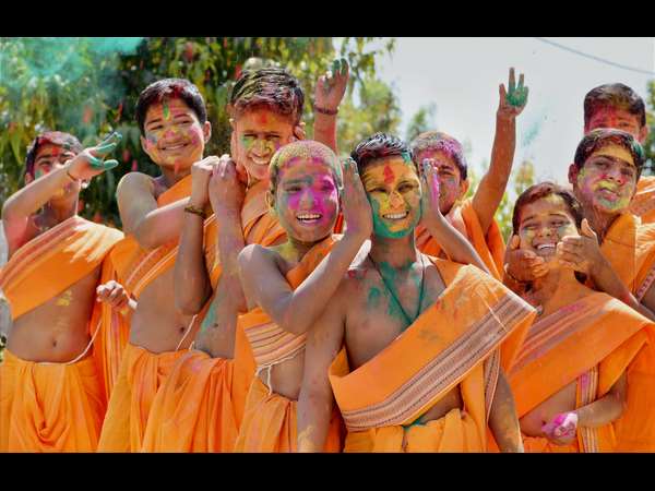 ಪಾಠವಿಲ್ಲ, ಬಣ್ಣವೇ ಎಲ್ಲ