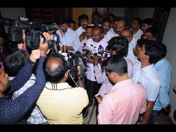 ಸಾಮಾಜಿಕ ಜಾಲತಾಣಗಳ ಲಿಂಕ್ಸ್ ಸಾಮಾಜಿಕ ಜಾಲತಾಣಗಳ ಲಿಂಕ್ಸ್