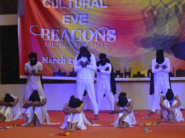 ಪ್ರತಿಭಾ ಪ್ರದರ್ಶನಕ್ಕೆ ವೇದಿಕೆ ಪ್ರತಿಭಾ ಪ್ರದರ್ಶನಕ್ಕೆ ವೇದಿಕೆ