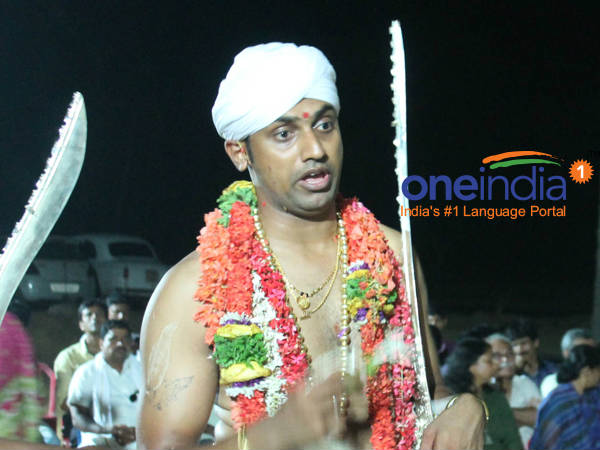 ಆವೇಶ ವಿವರಿಸಲು ಆಗಲ್ಲ ಆವೇಶ ವಿವರಿಸಲು ಆಗಲ್ಲ