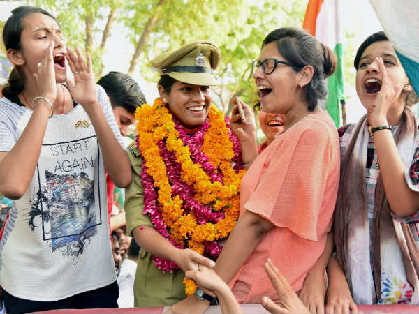 ಸಂಭ್ರಮದ ಸ್ವಾಗತ ಸಂಭ್ರಮದ ಸ್ವಾಗತ